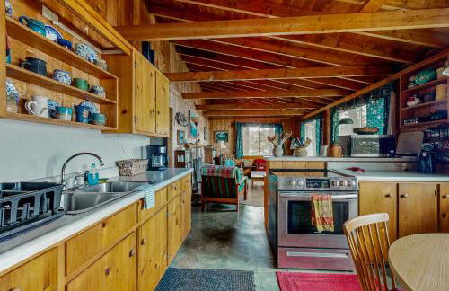 2BR Lakefront Cabin with Fireplace, Lake Views, Dock - Foto 14