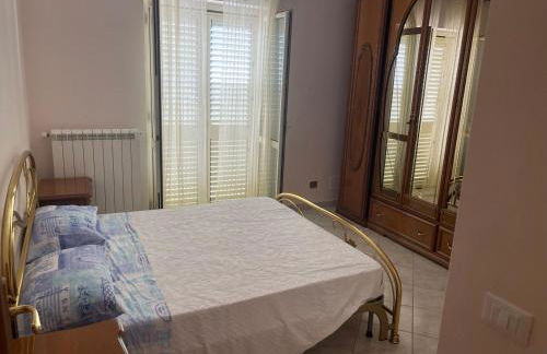 Confortevole e Luminoso Appartamento 100mq a Falerna con Vista sul Paese e sul Promontorio con Free WiFi Free Parking e Smart TV - Foto 8