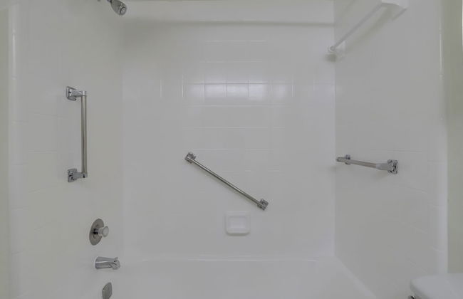 Modern Apt Near Airport & Metro - Photo 44