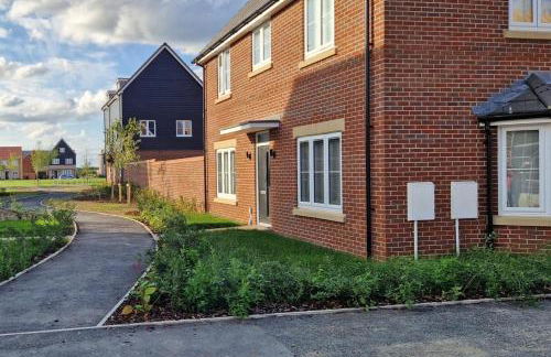 Peterborough - House - Sleeps 8 - Parking - Garden - Foto 1