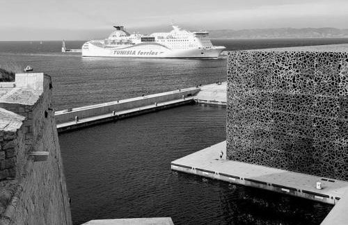 Captain's Cabin Spectacular View on Old Port *Aircon - Foto 24