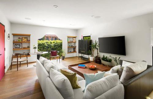 NEW! High-End Spanish Duplex | Luxury 3BR - Foto 9