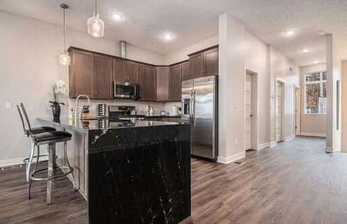 Modern 3-Story Townhome - Foto 25