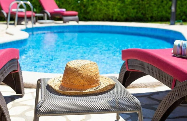 Villa Tara With a Beautiful Heated Pool - Photo 13