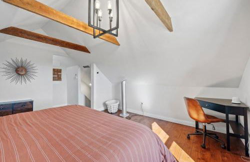 Cozy escape with Hot Tub, ideal for family & friends - Photo 35