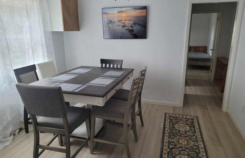 Spacious 4BR Home w Pool • Family Friendly - Foto 6