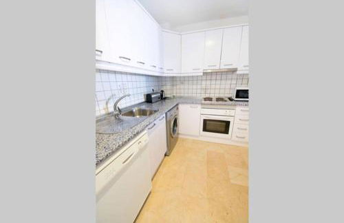 Spectacular Apartment in Matchroom Country Club - Photo 12