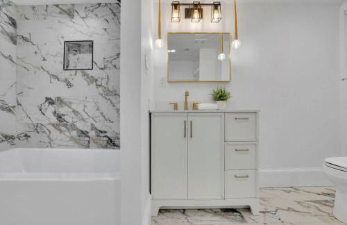 Luxury 7BR Buckhead Oasis w Pool Gameroom Firepit - Foto 47