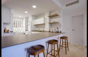 No10 - Beachfront Estepona close to port, 2 bedroom, 2 bathroom, sleeps 5 - Photo 12