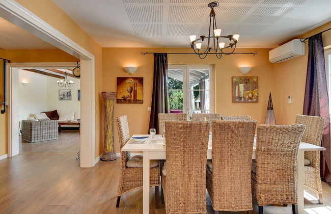 Detached Villa With Swimming Pool in the East of Istria Near the Sea - Foto 27