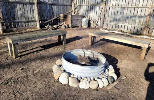 Amazing Cottage with Fire Pit and Fishing in Wellston, Michigan - Foto 14