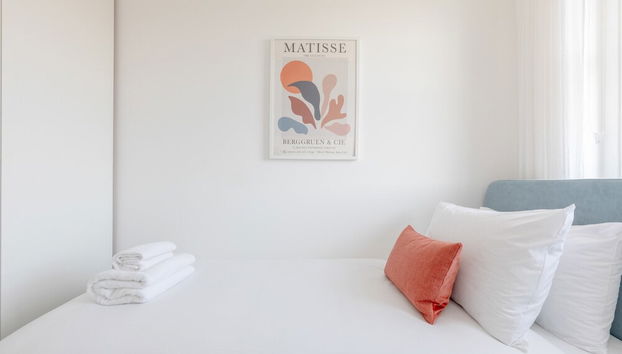 Sleek Scandi-inspired 2BD Flat, Fulham - Foto 5, Habitación