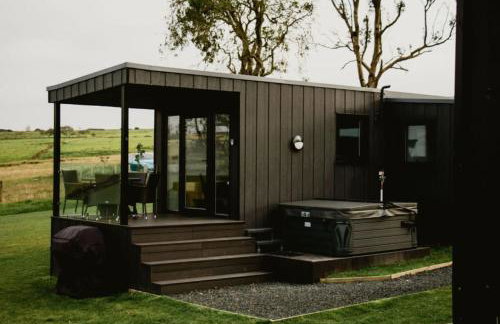 Luxury Glamping Pod sleeping 4 with 2 bedrooms and Private Hot Tub BBQ Ballycastle North Coast Pod 1 - Foto 28