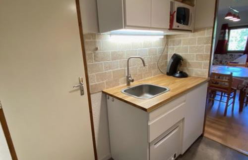 Appartement rénové avec balcon proche du centre - FR-1-692-13 - Photo 3