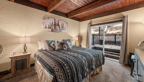 Black Bear Lodge at Moonridge - Close to Slopes, Modern, Hot Tub, Fireplace, Deck - Foto 4