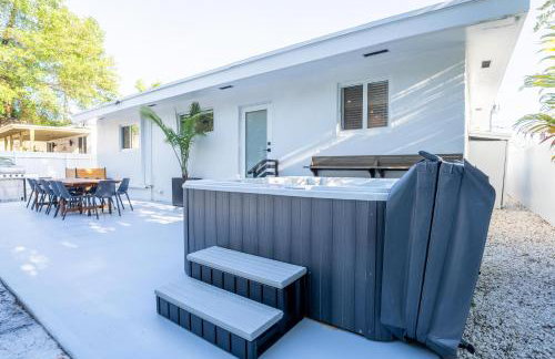 5BR HotTubPoolTableMiniGolf 7 min to Wynwood - Foto 34