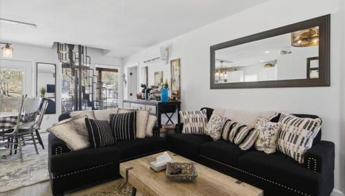 Lakefront w/ Private Dock, 2 Slips, Swim Mat, Firepit, & Covered Patio 44mm - Foto 3