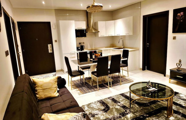 Chafford Suite-Douglas Luxury Apartments - Photo 9