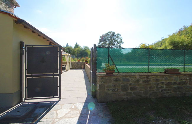 Stunning Private Villa for 4 Guests With Wifi, Private Pool, TV, Veranda, Pets Allowed and Parking - Photo 14