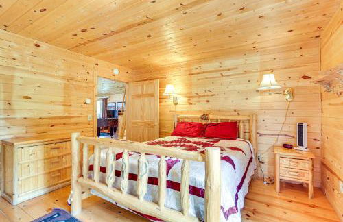 Wraparound Deck and Grill Deadwood Cabin - Foto 13