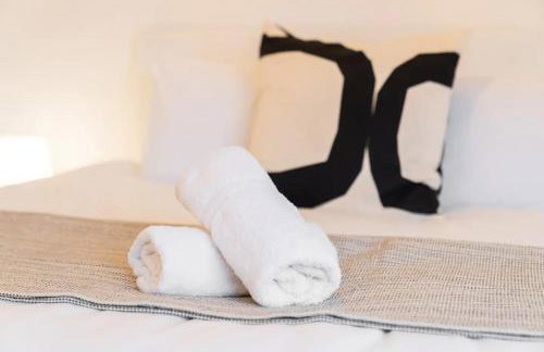 Stylish Apartment - Near City Centre - Smart TV- WIFI - Netfix - Parking - 2NT - Foto 15