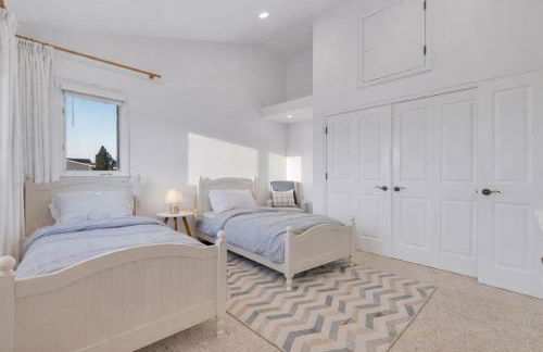 Luxury Retreat with Private Yard close to Beaches and FIFA Sleeps 10 - Foto 39