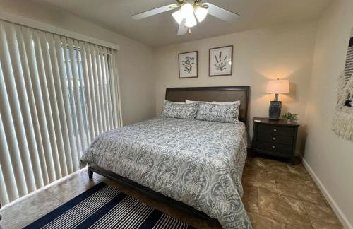 King bed first floor Mid City with Parking - Foto 16