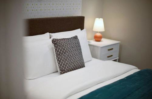 HostWise Stays - The Washington at Chatham - Park Free, Gym, More! - Foto 28