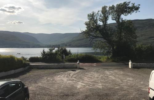 Borrodale, one bedroom apartment with balcony and loch view. - Photo 25