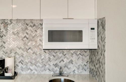 Best location by the Beach ! Free WiFi - TV - All amenities - Foto 22