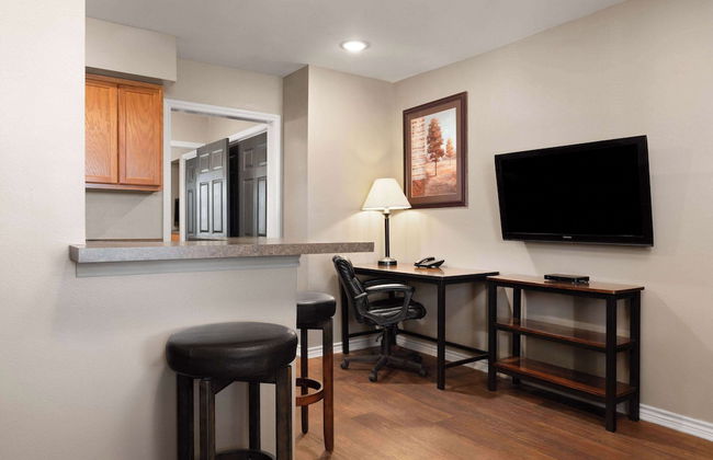 Eagle's Den Suites Cotulla a Travelodge by Wyndham - Foto 17