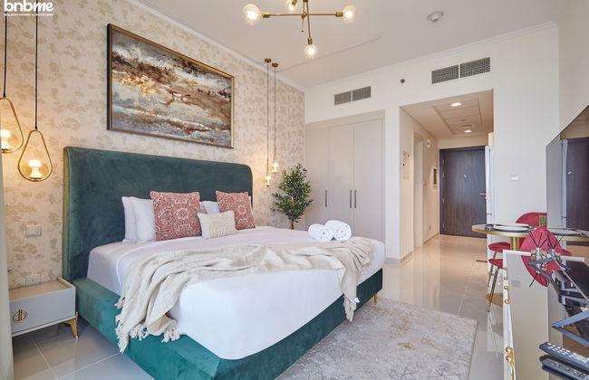 bnbme | Damac Hills Carson Tower | STUDIO - Photo 19