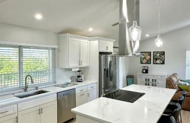 Tranquil Lakeview Home w Porch Bokeelia Retreat - Foto 20