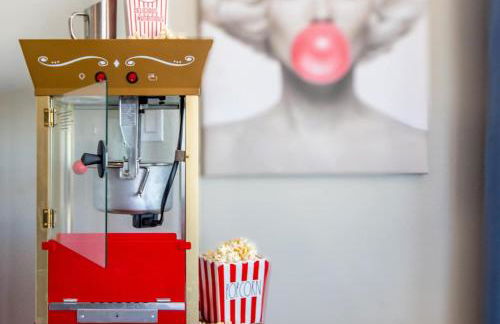 5Br3B Pool, 2mi to Fstvals, EV Chrgr, Gym, Games - Photo 5