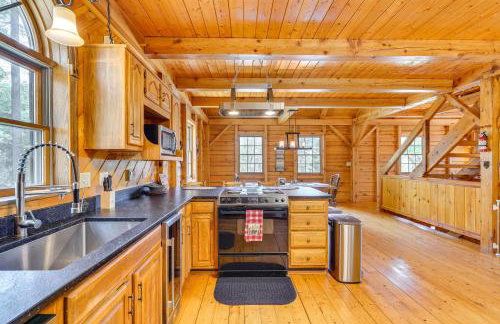 Athol Cabin with Deck and Fire Pit, 10 Mi to Lake - Foto 11