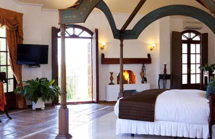 Paradisiacal Villa in Benahavís with Jacuzzi and Private Pool - Photo 13