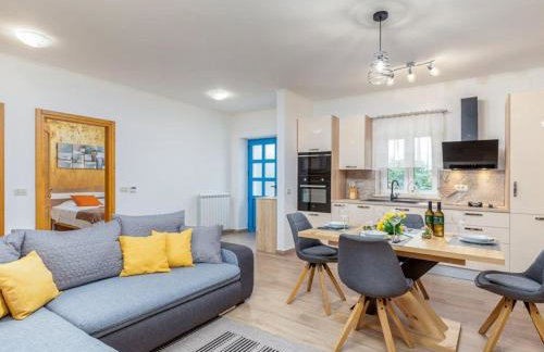 Stylish villa with swimming pool and garden - Foto 18