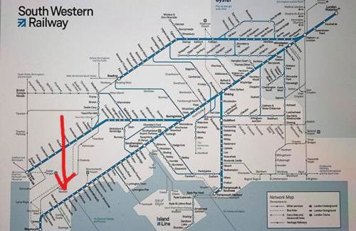 Holes Bay Nature Reserve, Poole, right next to the Water - Photo 18