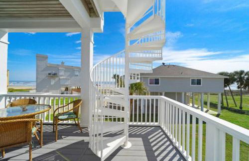 Huge beach house with great views, steps from sand - Foto 44