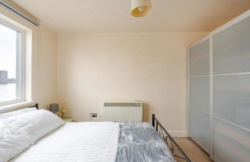 Amazing River view 2 bedroom apartment, sleeps 6, balcony and parking - Foto 21