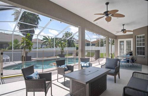 Luxury Heated Pool Home, Hot tub, King bed suite - Foto 17