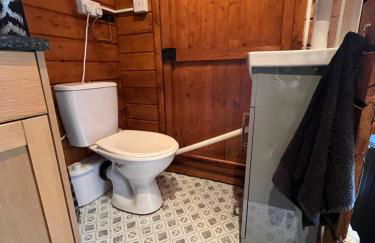 Romantic Swiss Cabin Hideaway & Hot Tub Spa Pool - Foto 43