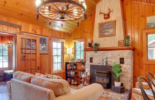 Lakefront Cabin with Private Dock and Fire Pit! - Foto 4