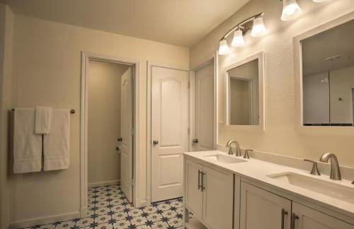 Walk to Tx State 5 beds Firepit Grill - Photo 21