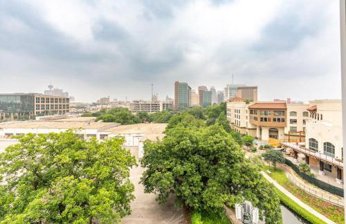 RiverWalk PentHouse Oasis w/Free Parking Gym Pool - Photo 53