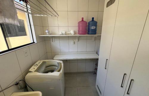 Aptos em condominio frente mar na praia de Taperapuã, atravessou a rua está na praia, aptos com 2 quartos com ar condicionado, internet privativa 300MBPS, 1 vaga de garagem, acomodam até 6 pessoas - Foto 51