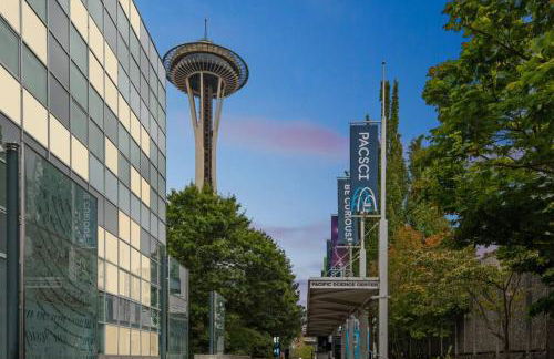 Vibrant 2bed Condo - Stroll to SEA Space Needle - Foto 38