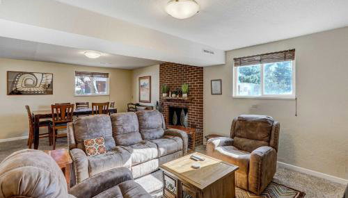 Crestpoint Court Family Multi-Level Near UCCS & BBQ - Foto 1