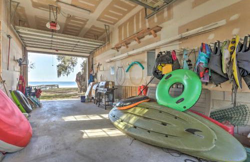 Lakefront Retreat with Game Room and Private Dock! - Foto 43