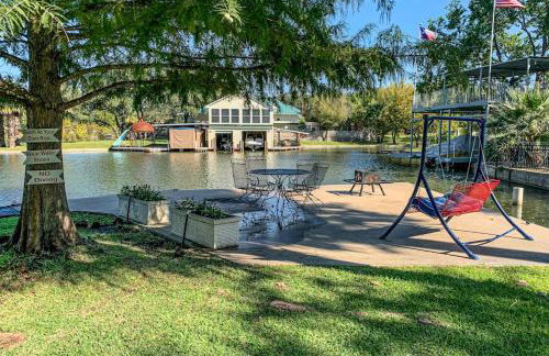 Charming Dog-Friendly Lakefront Home with Lake View, Dock, & Washer/Dryer - Foto 3